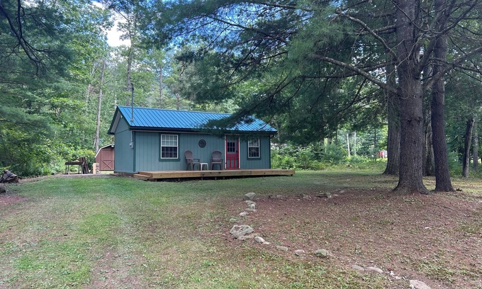 Gaines Cabin | Country cabin for two near Pine Creek within minutes to area attractions!