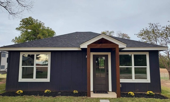 Lometa Cabin | Country Cabin Getaway