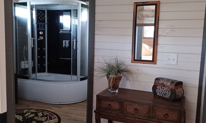 Monkton Cabin | Country cabin in horse country