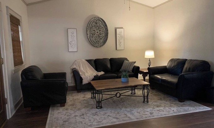 Magnolia House | Country Charm & Comfort