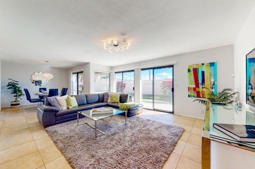 Cathedral City Apartment | Country Club Comfort