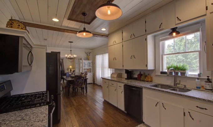 Texarkana Other | Country Club Cottage at Texarkana Country Club