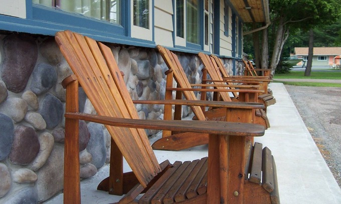 Thendara Hotel | Country Club Motel