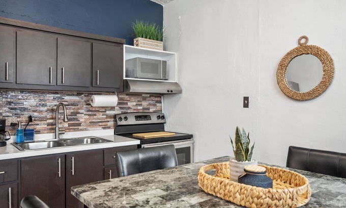 Sabana Llana Norte Apartment | Country Club Oasis - 4BR Retreat W/Hot Tub Bliss