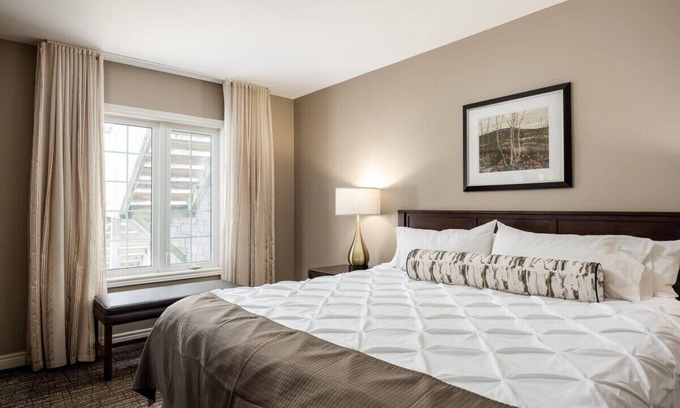 Oro-Medonte Apartment | Country Club Suite: King Bed, Jet-Tub, Pool, Gym