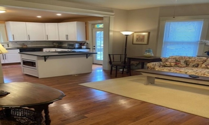 Kingston Springs House | Country Comfort near Nashville at the Flying Pig Inn