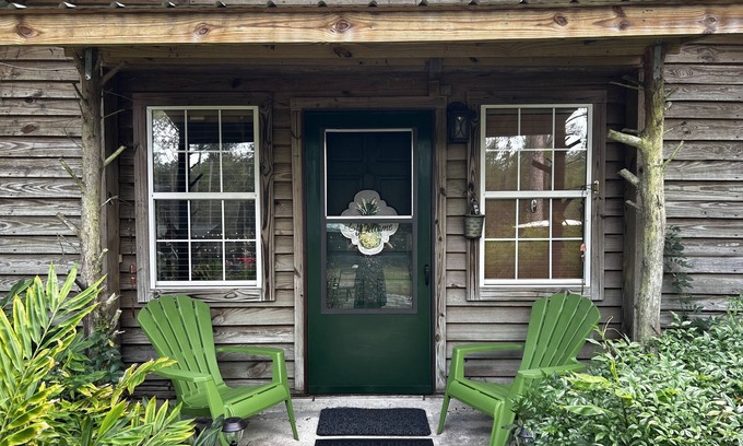 Williston Cottage | Country cottage. 2 bedroom/2 bath. Sleeps 4-8. Kitchen. Dining room. Grill.