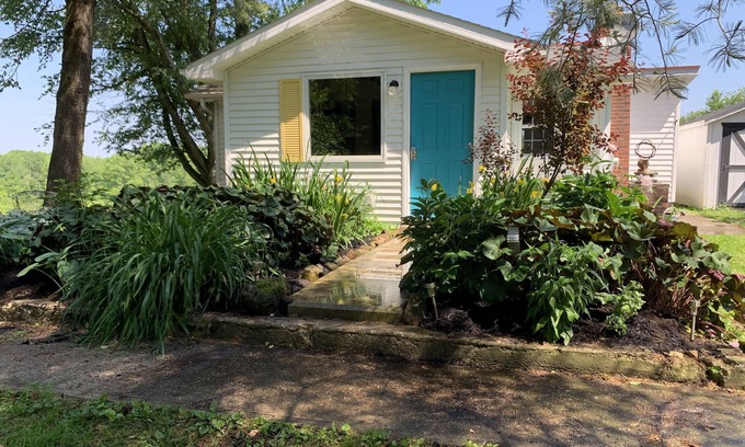 Newbury Cottage | Country Cottage Farm Stay at Stoneycreek Acres