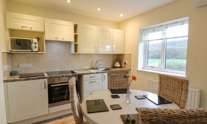 Llanfihangel Tal-y-llyn Cottage | Country Cottage