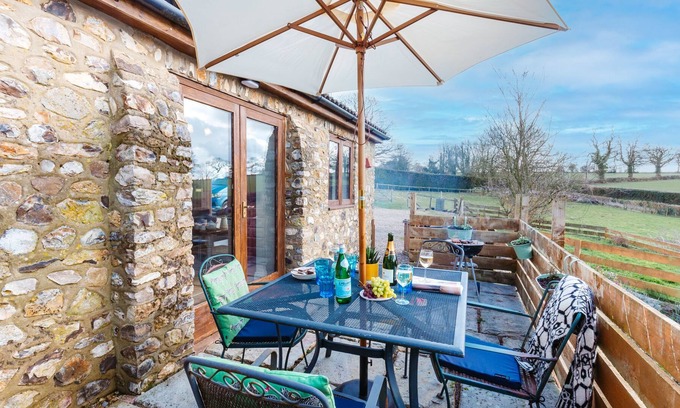 West Buckland Cottage | Country Cottage for up to 4 & a dog in the Blackdown Hills AONB with log burner