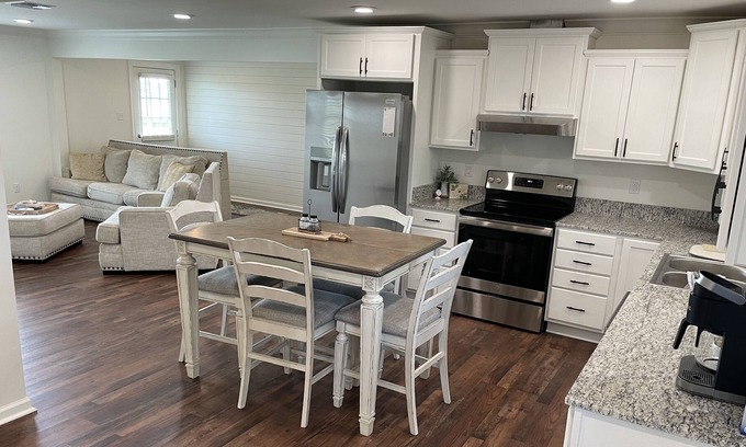 Rayne House | Country Cottage in Roberts Cove