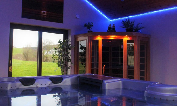 Milford House | Country Cottage with Luxury Hot Tub