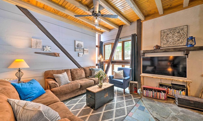 Cambridge Springs House | Country Escape w/Fire Pit Near French Creek!