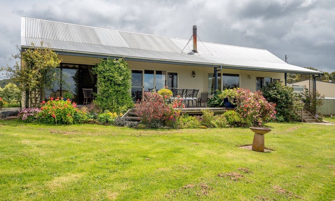 Mount Best House | Country Escape with Stunning Views