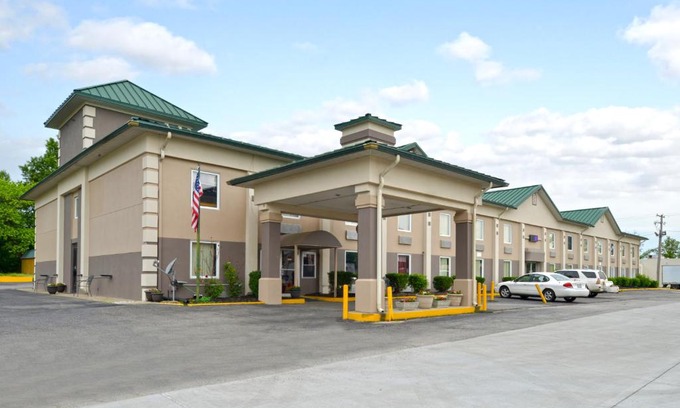 Benton Hotel | Country Garden & Suites