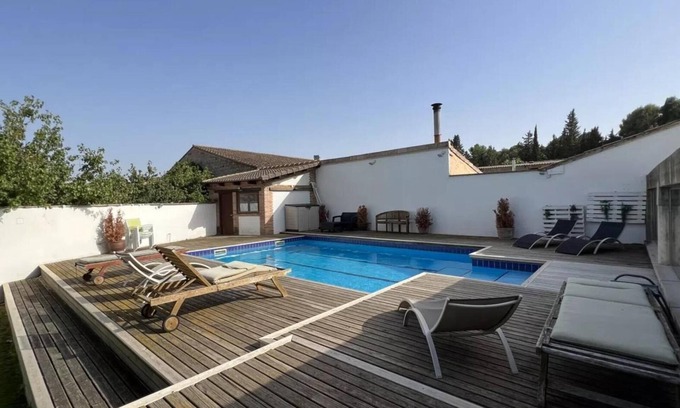 Torres de Barbues House | Country House 'Valfonda' with Mountain View, Wi-Fi and Air Conditioning