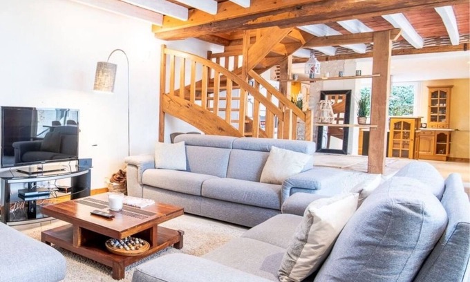 Vallieres-les-Grandes House | Country house Les Romarins - 14 pers.