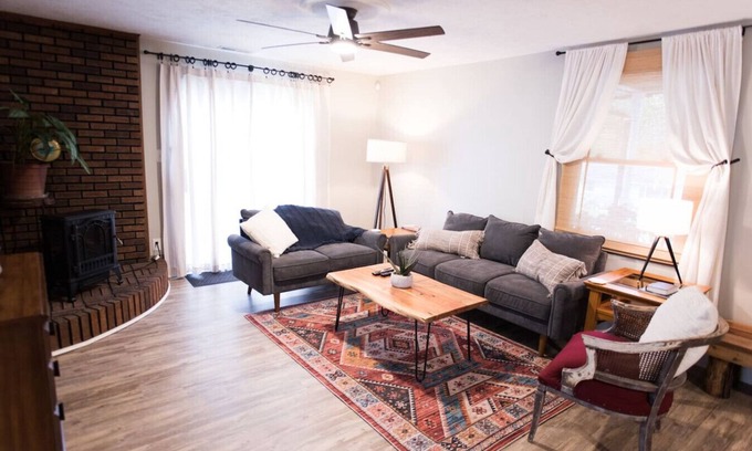 Powell House | Country home, 11 mi to UTK