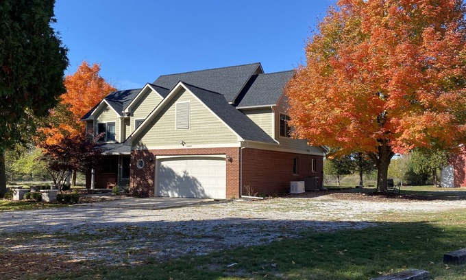 Ann Arbor House | Country home in Ann Arbor. 10 minutes from downtown Ann Arbor