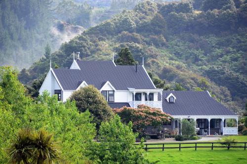 Langs Beach Bed & Breakfast | Country Homestead at Black Sheep Farm