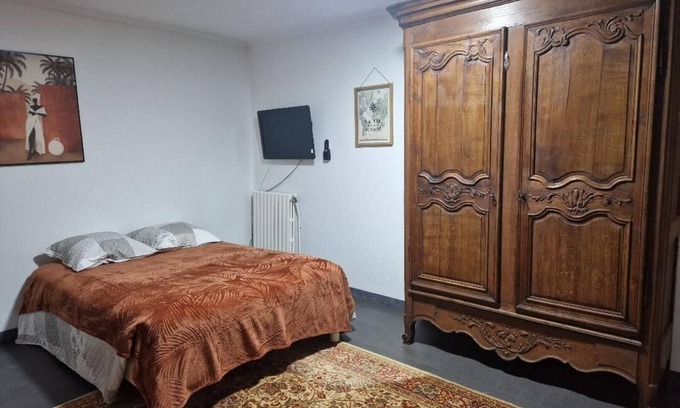 Saint-Pierre-Tarentaine House | Country house for fourteen people, lovely country setting