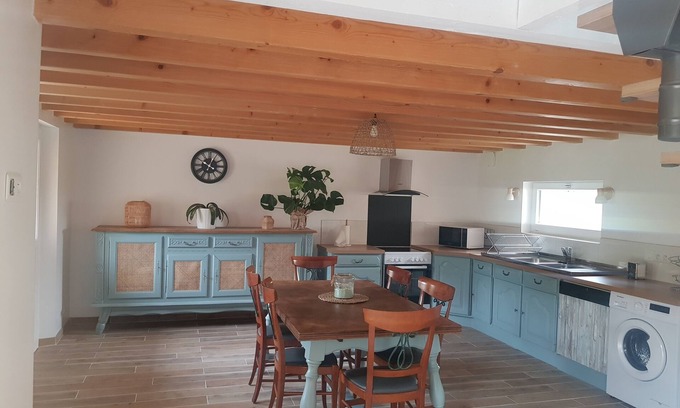 Courville-sur-Eure House | Country house by the water