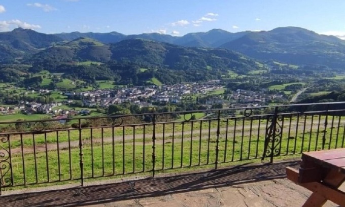 Elbete House | Country House 'Autxikoborda' with Mountain View, Private Garden and Wi-Fi