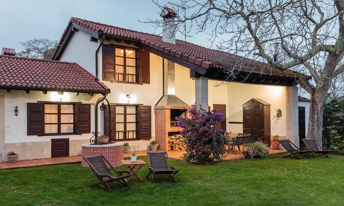 Cabranes House | Country House 'El Llagar De Naveda' with Mountain View, Private Terrace and Wi-Fi