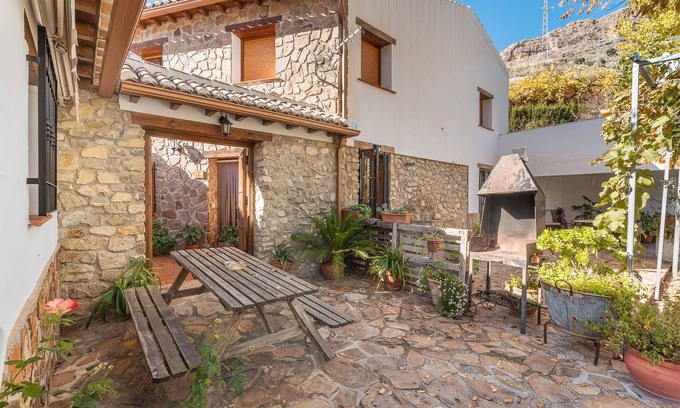 Castril House | Country House 'El Patio Casa Rural' with Mountain View, Wi-Fi and Air Conditioning