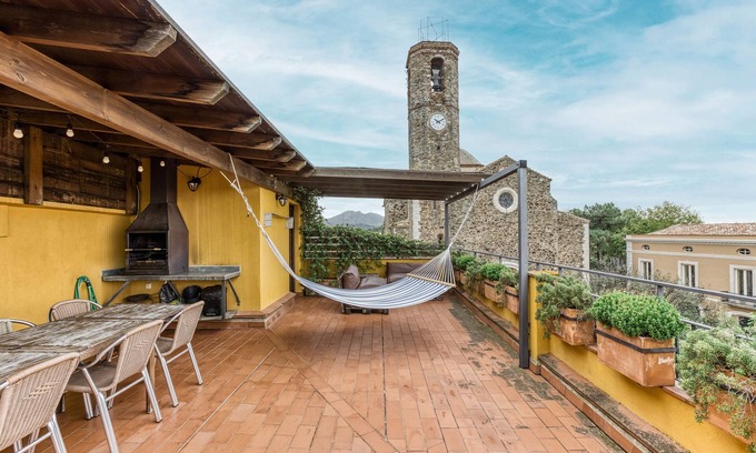 Garriguella House | Country House 'El Torn' with Mountain View, Wi-Fi and Air Conditioning