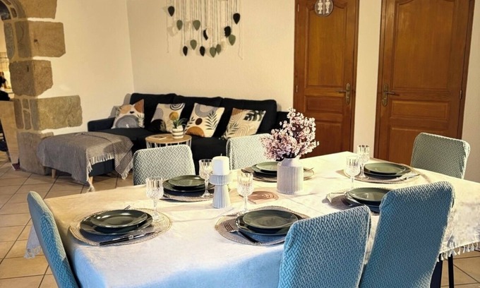Bourg-Lastic House | Country house
