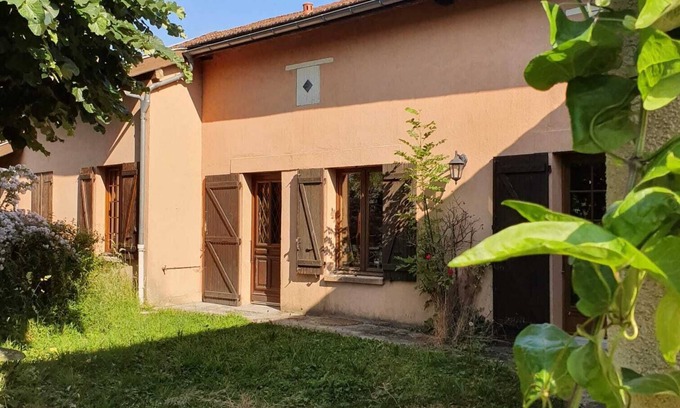 Givry-en-Argonne House | *country house with ornamental garden 200 m from the lake