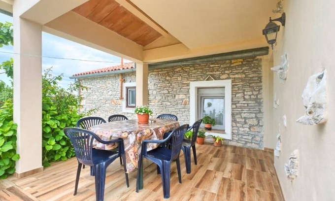 Sodici House | Country house Glavani overlooking the olive groves