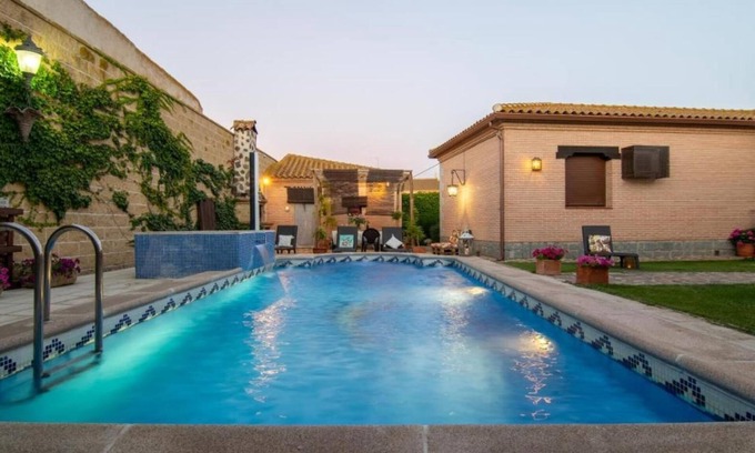 Pulgar House | Country House 'La Casa De Las Flores' with Mountain View, Wi-Fi and Air Conditioning