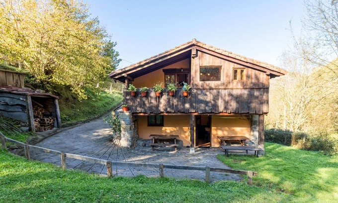 Soba House | Country House 'La Hirriria' with Mountain View, Private Terrace and Private Garden
