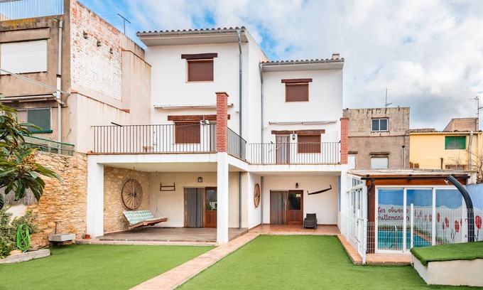 La Jana House | Country House 'Les Oliveres Mil·lenaries I' with Shared Pool, Wi-Fi and Air Conditioning