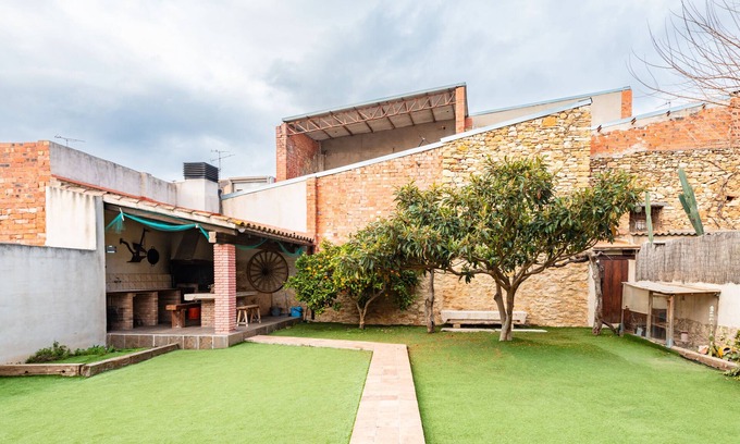 La Jana House | Country House 'Les Oliveres Mil·lenaries 2' with Shared Pool, Wi-Fi and Air Conditioning
