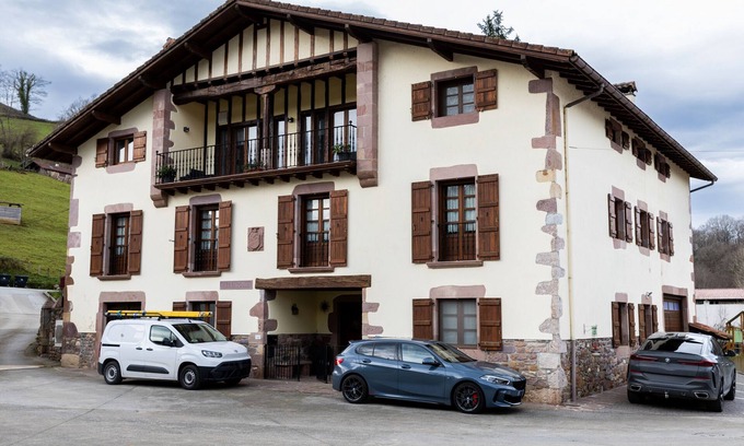 Urdax House | Country House 'Matxingonea 2' with Mountain View, Private Garden and Wi-Fi