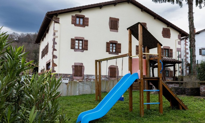 Urdax House | Country House 'Matxingonea 1' with Mountain View, Private Garden and Wi-Fi