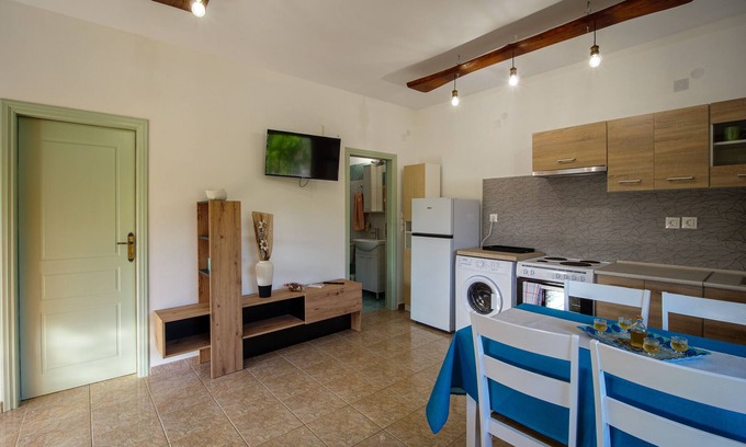 Kali Vrysi Cottage | Country House Milina