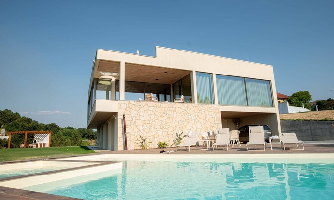 Guilhofrei House | Country House 'Montanha' with Mountain View, Wi-Fi and Air Conditioning