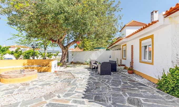 Sao Simao Villa | Country House "O Mundo Da Lua - Casa Este" with Shared Garden & Wi-Fi