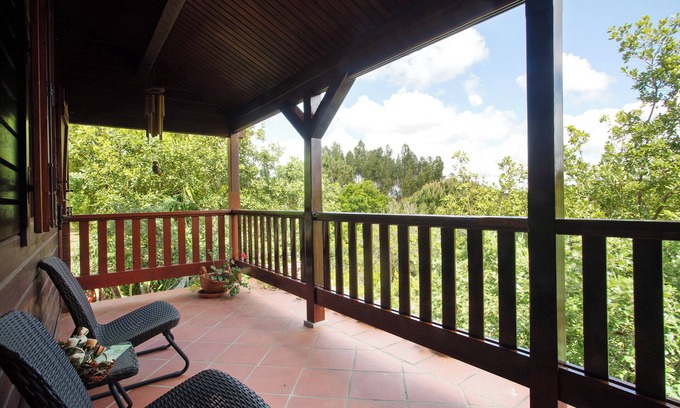 Lourinha House | Country House 'Quinta Do Castelo - Casa De Madeira' with Mountain View and Air Conditioning