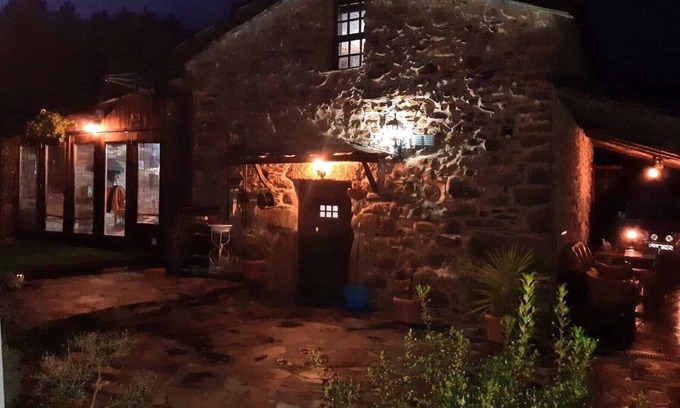 Covilha Villa | Country House 'Quinta Das Courelinhas' with Mountain View, Private Terrace and Wi-Fi