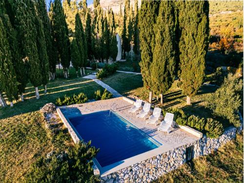 Lovorno Apartment | Country House Uros in Nature with Pool