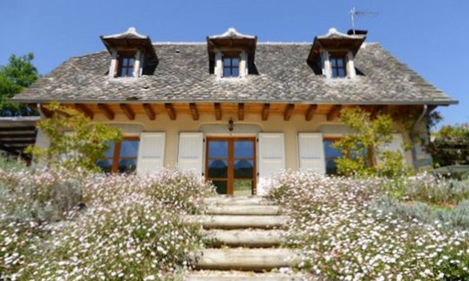 Montsalvy Cottage | Country House with heated pool and valley views