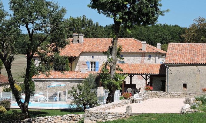 Mauroux House | Country house with heated pool.