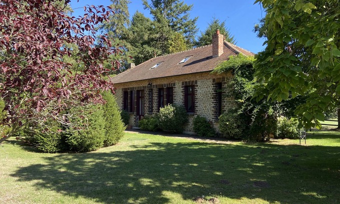 Challes House | Country house with swimming pool and tennis court