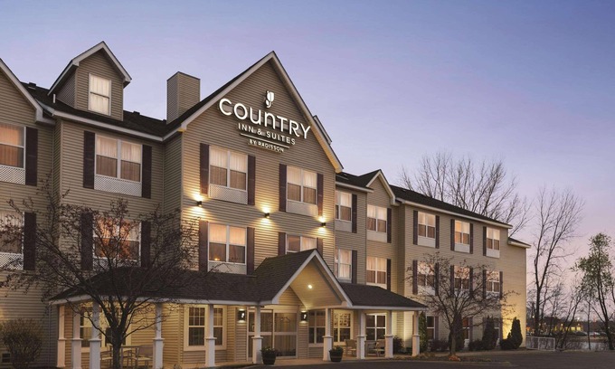 Forest Lake Hotel | Country Inn & Suites by Radisson, Forest Lake, MN