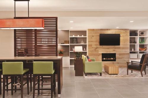 Cannifton Hotel | Country Inn & Suites by Radisson, Belleville, ON